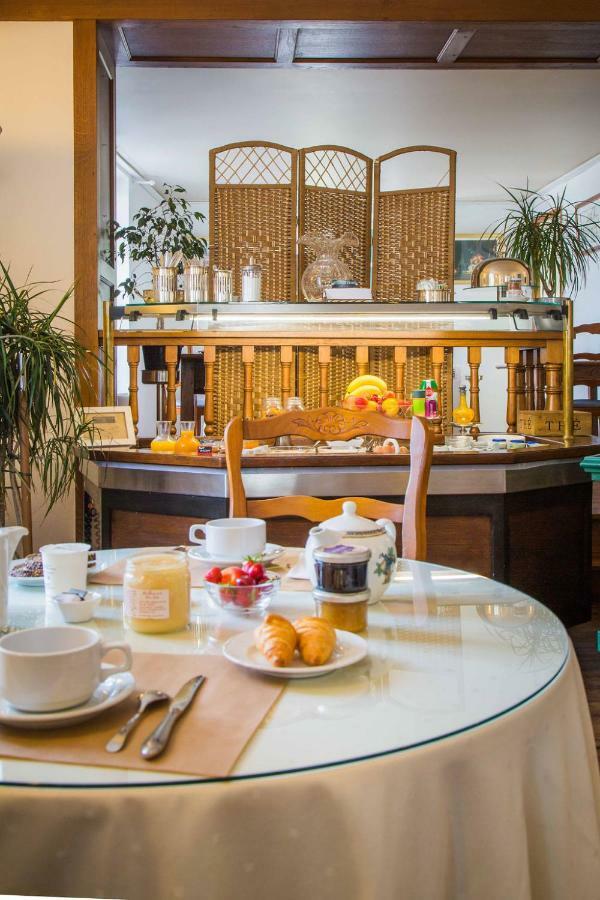 Hostellerie Du Parc Cambo-les-Bains Dış mekan fotoğraf